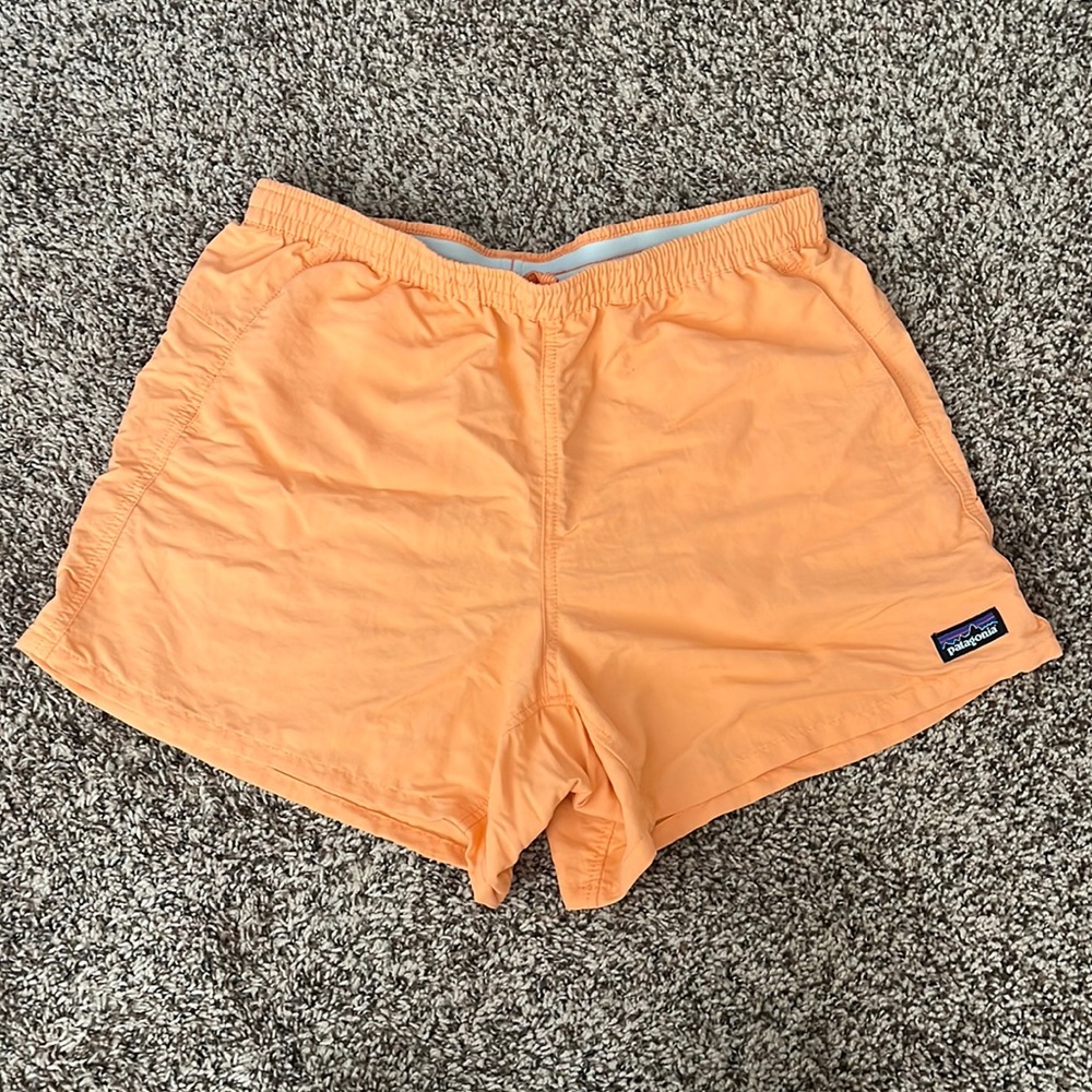 orange women’s Patagonia baggies shorts size medium 5” inseam
